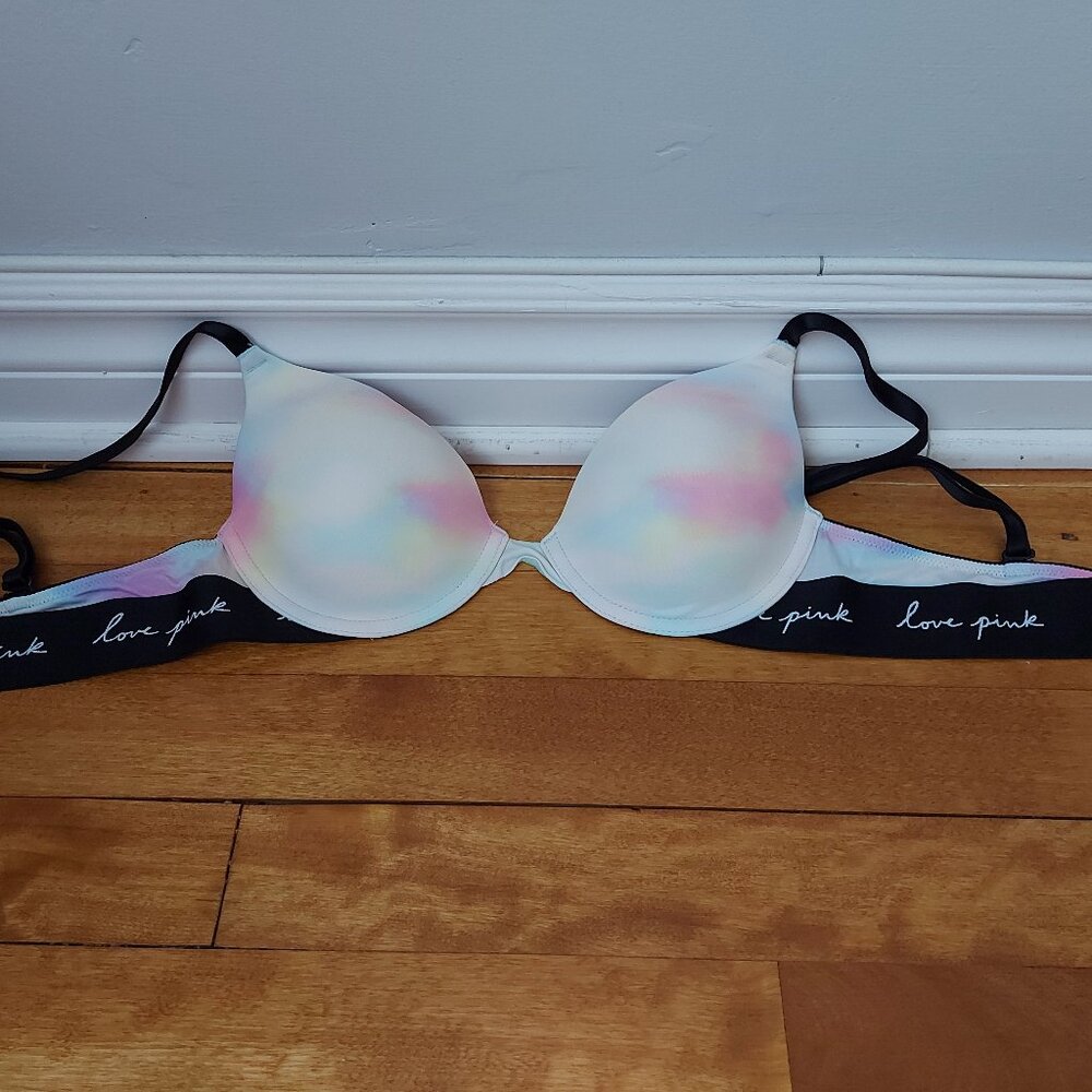 Victoria’s Secret wear everywhere t-shirt bra